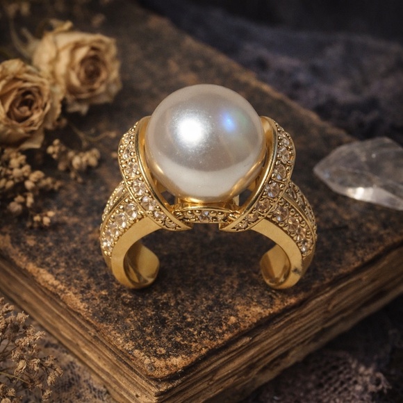 Jewelry - Sterling Silver Pearl & Crystal Statement Cocktail Ring 💍✨